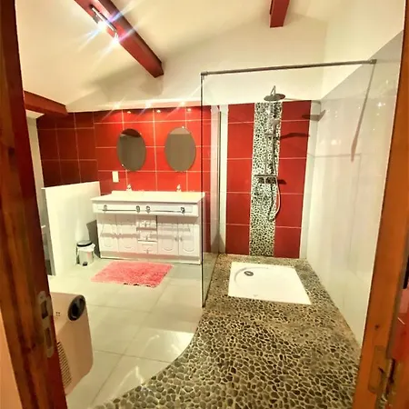 Et D'hotes Le Mercoire, Piscine Chauffee Et Jacuzzi *